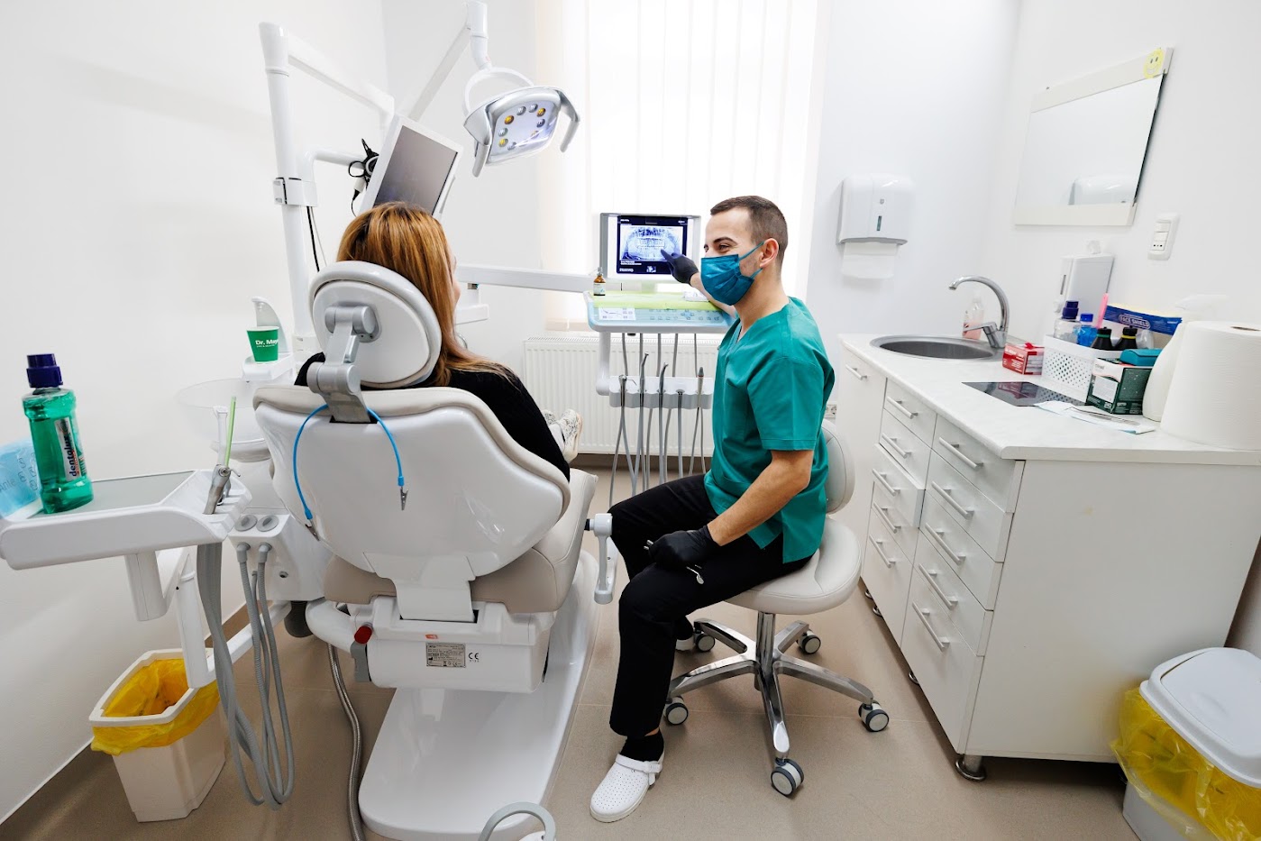 Consultație stomatologică în cabinetul Dr. Vuia Flavius
